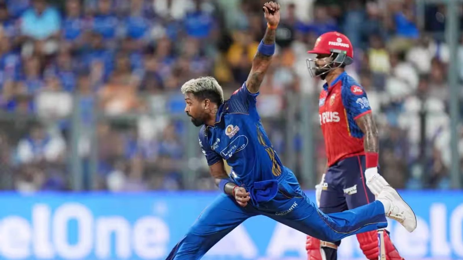 IPL 2026 में इस टीम ने सर्वाधिक खिलाड़ी किए इस्तेमाल फिर भी बेहाल, इस फ्रेंचाइज में सबसे कम बदलाव हार्दिक पंड्या की कप्तानी वाली मुंबई इंडियंस आईपीएल 2026 में जूझ रही है. (Photo: IPL)