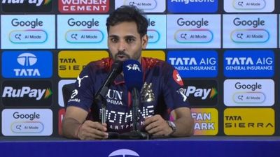 'मैं अब जवान नहीं हूं', भुवनेश्वर कुमार ने गुजरात से RCB की हार के बाद क्यों कहा ऐसा SportsTak Hindi