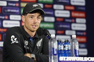IPL 2026 में लगी चोट ने बिगाड़ा मिचेल सैंटनर का इंटरनेशनल प्लान, इतने दिन के लिए क्रिकेट से दूर हुआ कीवी खिलाड़ी SportsTak Hindi