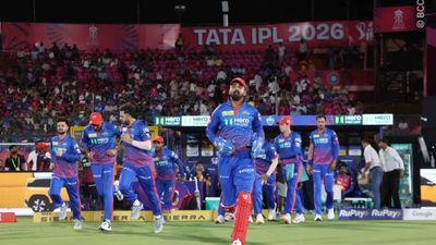 IPL 2026 Points Table : दिल्ली को जीत से बड़ा फायदा, जानें हार से किस स्थान पर है राजस्थान ? KL Rahul during Delhi's match