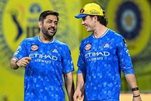धोनी क्यों CSK के मैच वाले दिन स्टेडियम नहीं आते? माइक हसी ने हैरान करने वाला राज किया उजागर SportsTak Hindi