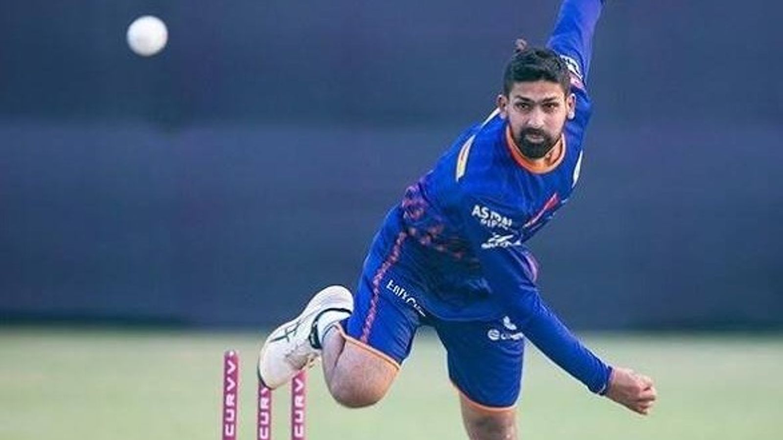 कौन हैं 33 साल की उम्र में IPL डेब्यू करने वाले रघु शर्मा? 2011 में एमएस धोनी के भारत को वर्ल्ड कप जिताने के बाद चुना क्रिकेट रघु शर्मा ने 33 साल की उम्र में आईपीएल डेब्यू किया. (PC: X)