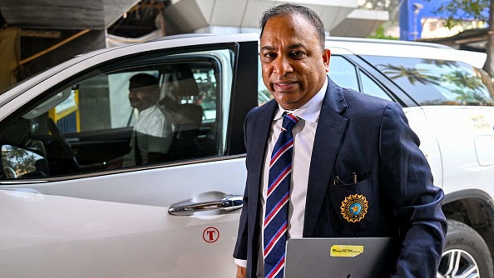 रियान पराग के वेपिंग मामले के बाद टीमों पर लगाम कसने की तैयारी में BCCI, सैकिया का बड़ा बयान देवजीत सैकिया ने कहा कि खिलाड़ियों और अधिकारियों को आईपीएल की छवि बनाए रखने के लिए तय अनुशासन का पालन करना चाहिए (PC: Getty)
