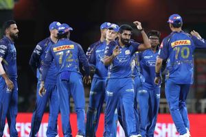 CSK से हार के बाद भी क्या मुंबई इंडियंस जा सकती है प्लेऑफ तक? जानें ये समीकरण SportsTak Hindi