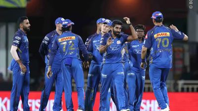 CSK से हार के बाद भी क्या मुंबई इंडियंस जा सकती है प्लेऑफ तक? जानें ये समीकरण Mumbai Indians team players