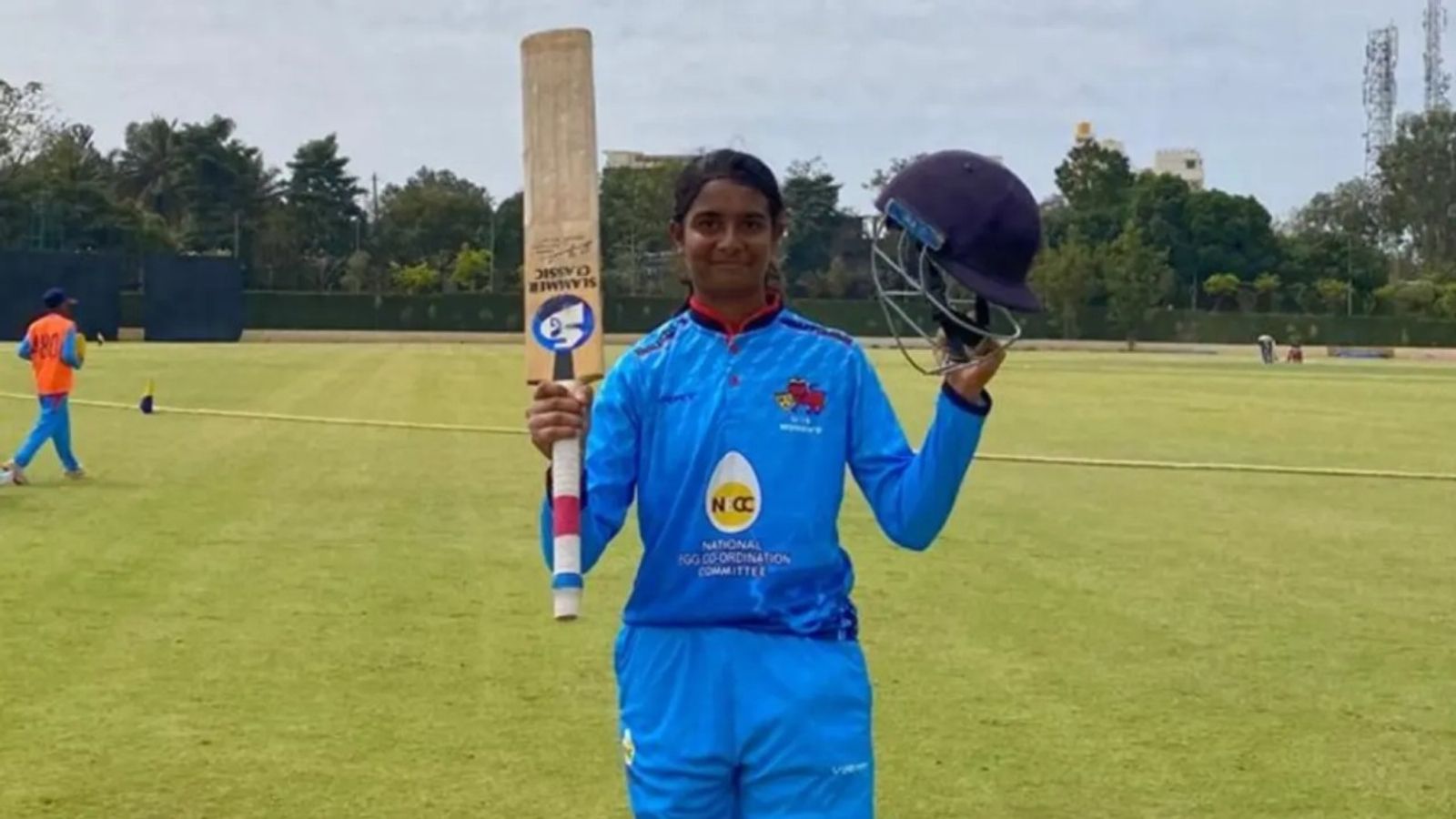 U-19 क्रिकेट में तिहरा शतक जड़कर रचा इतिहास, अब ऑक्शन में लगी बेस प्राइस से 10 गुना मोटी बोली, बनी सबसे महंगी खिलाड़ी ira jadhav