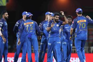 मुंबई इंडियंस का IPL 2026 सीजन समाप्त होने पर कोच जयवर्धने का छलका दर्द, कहा - टुकड़ों में टीम के खिलाड़ी... SportsTak Hindi
