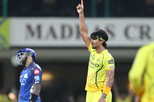 CSK को एक और झटका, डेब्यू के ठीक बाद तेज गेंदबाज IPL 2026 से बाहर SportsTak Hindi