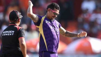 IPL में 200 विकेट लेने वाला पहला विदेशी गेंदबाज, SRH के खिलाड़ी का शिकार कर हासिल किया मुकाम SportsTak Hindi