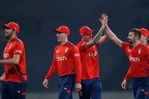 इंग्लिश खिलाड़ी का दावा, बीमारी में भी IPL टीम मालिक ने खेलने को किया मजबूर, 'प्लेन में बैठो, खेलो, फिर प्लेन लेकर सोने चले जाना' SportsTak Hindi