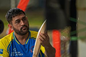 एमएस धोनी क्या IPL 2026 से बाहर हो गए? CSK कोच ने दिया बड़ा अपडेट, कहा- वह हमारे साथ... SportsTak Hindi