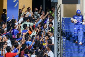 IPL 2026 Points Table: मुंबई इंडियंस की जीत और लखनऊ सुपर जायंट्स की हार के बाद जानें पॉइंट्स टेबल का हाल SportsTak Hindi