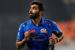 बुमराह के साथ बैठो, उससे ब्रेक का पूछो, जसप्रीत फिर रहे खाली हाथ तो मुंबई इंडियंस को मिली सलाह SportsTak Hindi