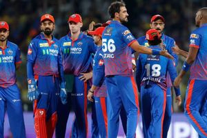 IPL 2026 में छठी हार के बाद प्लेऑफ के लिए कैसे क्वालीफाई कर सकती है दिल्ली कैपिटल्स? SportsTak Hindi