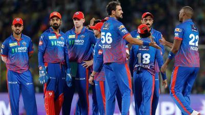 IPL 2026 में छठी हार के बाद प्लेऑफ के लिए कैसे क्वालीफाई कर सकती है दिल्ली कैपिटल्स? SportsTak Hindi
