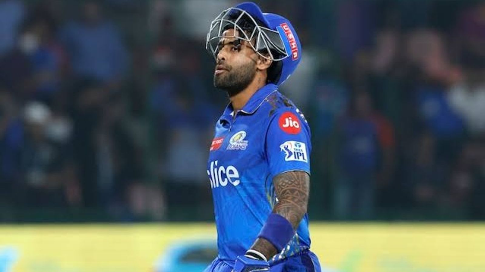 हार्दिक पंड्या के बाद सूर्यकुमार यादव भी बाहर! RCB के खिलाफ अब कौन करेगा मुंबई इंडियंस की कप्तानी? जानें ये बड़ा नाम Mumbai Indians' veteran batter Suryakumar Yadav in frame. (X)