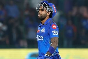 हार्दिक पंड्या के बाद सूर्यकुमार यादव भी बाहर! RCB के खिलाफ अब कौन करेगा मुंबई इंडियंस की कप्तानी? जानें ये बड़ा नाम SportsTak Hindi
