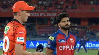 SRH vs PBKS : पंजाब के कप्तान श्रेयस अय्यर ने दो हार के बाद बदली टीम तो हैदराबाद में भी एक बड़ा बदलाव, जानें Playing XI Shreyas Iyer and Pat Cummins
