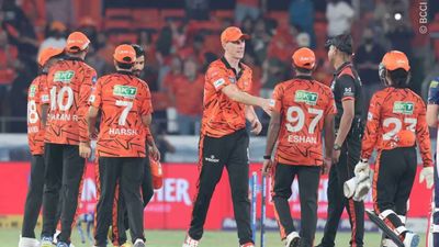 IPL 2026 Points Table : पंजाब को हराकर हैदराबाद ने छीना उनसे ताज, जानें अंकतालिका का हाल Hyderabad players after the win