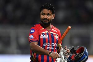 8.60 करोड़ का खिलाड़ी एक मैच खेलकर चोटिल, ऋषभ पंत की LSG पर टूटा मुसीबतों का पहाड़, जानें Playing XI SportsTak Hindi