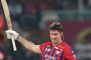 Mitchell Marsh Century : RCB के खिलाफ गरजा मिचेल मार्श का बल्ला, बारिश के बीच 49 गेंद में ठोका शतक SportsTak Hindi
