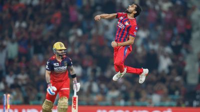 विराट ने अपने पैरों पर मारी कुल्हाड़ी! प्रिंस यादव ने बताया कैसे कोहली के बताए तरीके से उन्हें ही जीरो पर किया बोल्ड? SportsTak Hindi