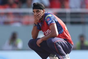 अर्शदीप सिंह पर BCCI ने कसा शिकंजा, IPL के दौरान व्लॉग बनाने पर लगाई रोक, जानिए क्यों SportsTak Hindi