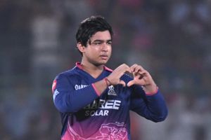 'सचिन तेंदुलकर जैसा जुआ सूर्यवंशी के साथ खेलो', वैभव से टेस्ट डेब्यू कराने की BCCI के सामने रखी मांग SportsTak Hindi
