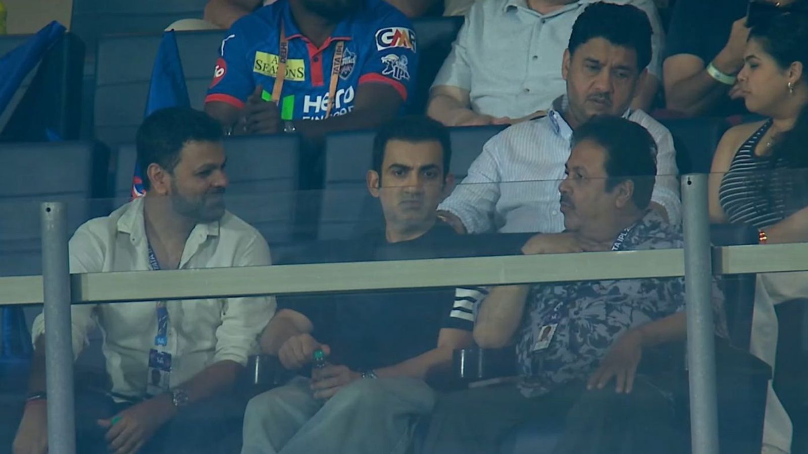 टीम इंडिया के सेलेक्शन से पहले गौतम गंभीर DC vs KKR मैच देखने पहुंचे, इस सेलेक्टर के साथ आए नज़र गौतम गंभीर ने दिल्ली और कोलकाता का मैच देखा.