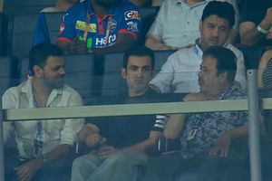 टीम इंडिया के सेलेक्शन से पहले गौतम गंभीर DC vs KKR मैच देखने पहुंचे, इस सेलेक्टर के साथ आए नज़र SportsTak Hindi
