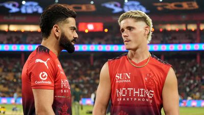 RCB के इंग्लिश बल्लेबाज ने कुक की IPL छोड़ने की सलाह पर दिया करारा जवाब, बोले- मेरा करियर... SportsTak Hindi