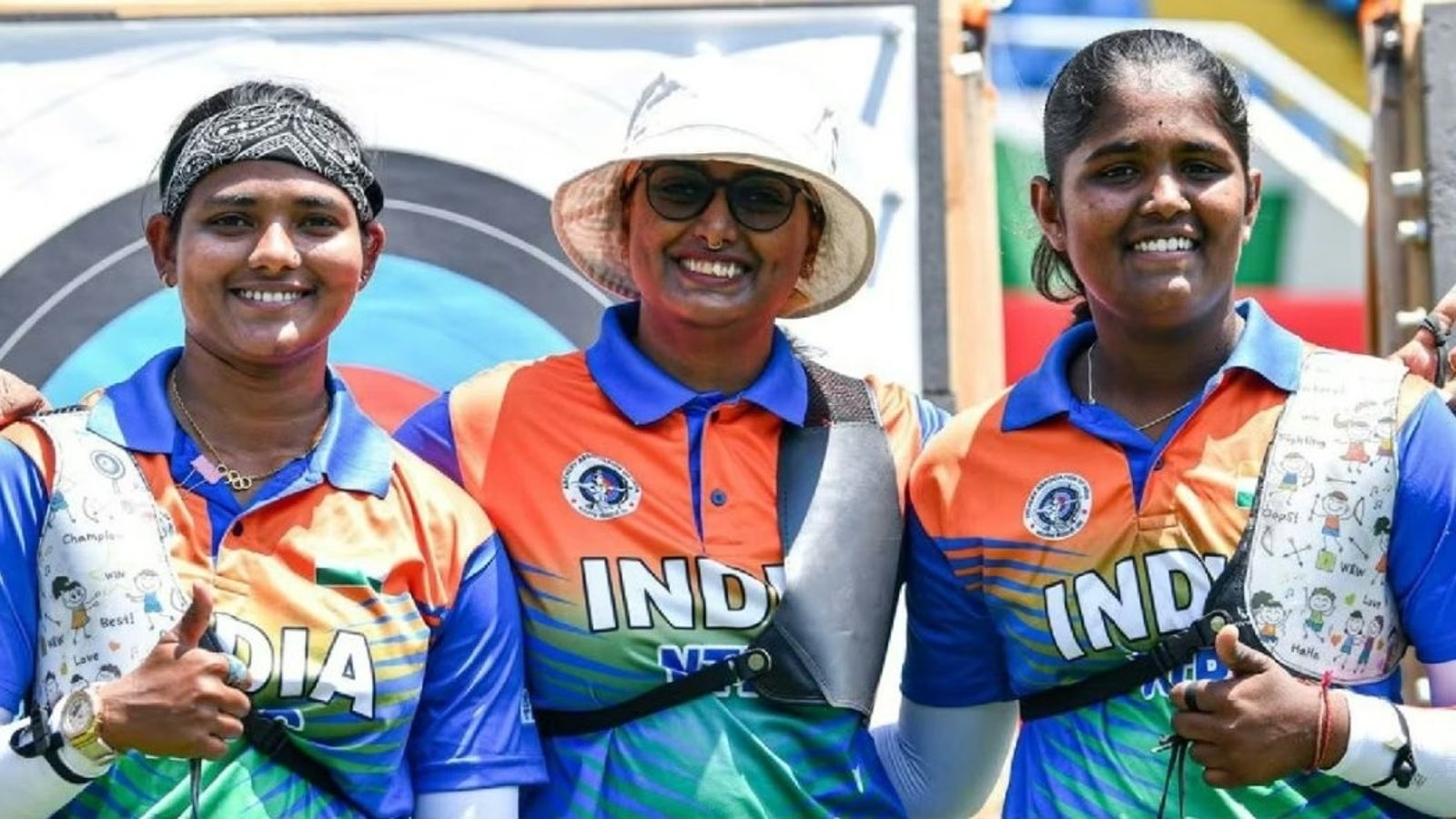 बड़ी खबर: भारतीय आर्चरी महिला टीम ने वर्ल्ड कप में जीता गोल्ड, हाईवोल्टेज फाइनल में चीन को शूट ऑफ में चटाई धूल भारत ने चीन को शूट ऑफ में हराकर वर्ल्ड कप जीता. (PC: X)