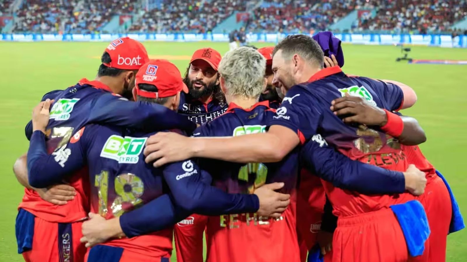 RCB vs MI का मुकाबला हो सकता है रद्द, मैच से पहले खतरे की मिली चेतावनी आरसीबी और मुंबई के बीच रायपुर में मैच खेला जाएगा. (PC: IPL)