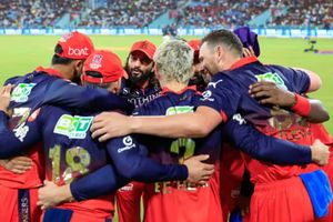 RCB vs MI का मुकाबला हो सकता है रद्द, मैच से पहले खतरे की मिली चेतावनी SportsTak Hindi
