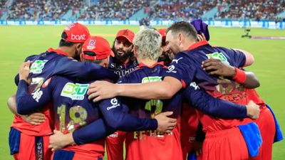 RCB vs MI का मुकाबला हो सकता है रद्द, मैच से पहले खतरे की मिली चेतावनी SportsTak Hindi