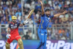 RCB vs MI: वेदर अपडेट, पिच रिपोर्ट, प्लेइंग XI, हेड टू हेड रिकॉर्ड और लाइव स्ट्रीमिंग की डिटेल्स जानें SportsTak Hindi