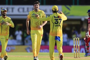 CSKvsLSG: उर्विल के धमाके के बाद भी गिरते-पड़ते जीती चेन्नई, लखनऊ प्लेऑफ की रेस से बाहर SportsTak Hindi