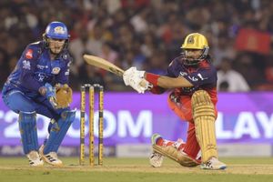 RCBvsMI: क्रुणाल-भुवी के दम पर आरसीबी की 2 विकेट से रोमांचक जीत, मुंबई इंडियंस की छुट्टी SportsTak Hindi
