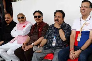 BCCI का IPL टीम मालिकों पर फूटा गुस्सा, कहा- वे सहयोग नहीं कर रहे, मैदान पर अपने साथ फोन ले जाते हैं SportsTak Hindi