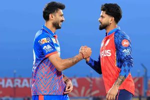 दिल्ली कैपिटल्स ने IPL 2026 में बने रहने के लिए बदल डाली आधी प्लेइंग XI, इस खिलाड़ी ने किया डेब्यू SportsTak Hindi
