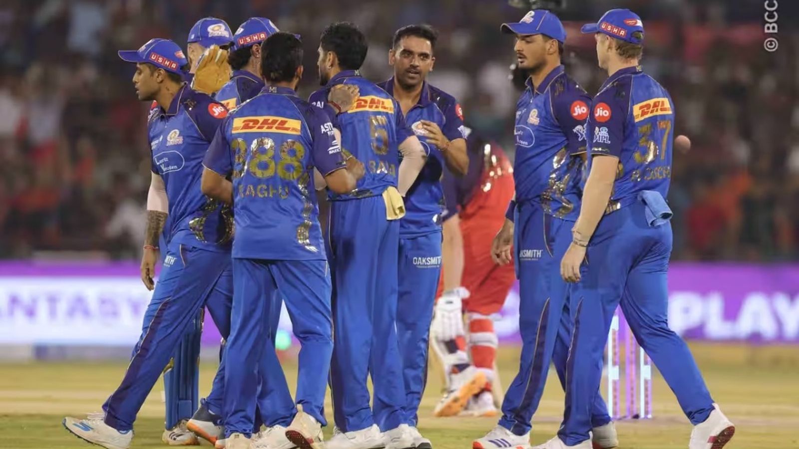मुंबई इंडियंस में क्या सब कुछ ठीक नहीं है? हरभजन सिंह ने किए खुलासे, कहा- इसकी शुरुआत किसी एक व्यक्ति से... मुंबई इंडियंस आईपीएल 2026 से बाहर हो गई है. (PC: IPL)