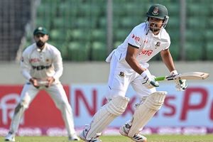 BAN vs PAK: बांग्लादेश ने शांतो और मोमिनुल के दम पर बनाई 179 रन की बढ़त, बैकफुट पर पाकिस्तान SportsTak Hindi