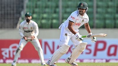 BAN vs PAK: बांग्लादेश ने शांतो और मोमिनुल के दम पर बनाई 179 रन की बढ़त, बैकफुट पर पाकिस्तान SportsTak Hindi