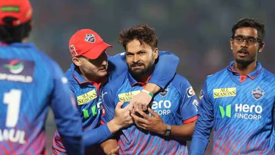 10 साल में पहली बार, दिल्ली कैपिटल्स ने IPL मैच में नहीं डाली एक भी स्पिन की गेंद SportsTak Hindi