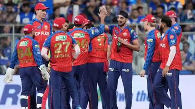 पंजाब किंग्स की टीम लगातार चार हार के बाद क्या अब हो सकती है बाहर? जानें प्लेऑफ के सभी समीकरण SportsTak Hindi