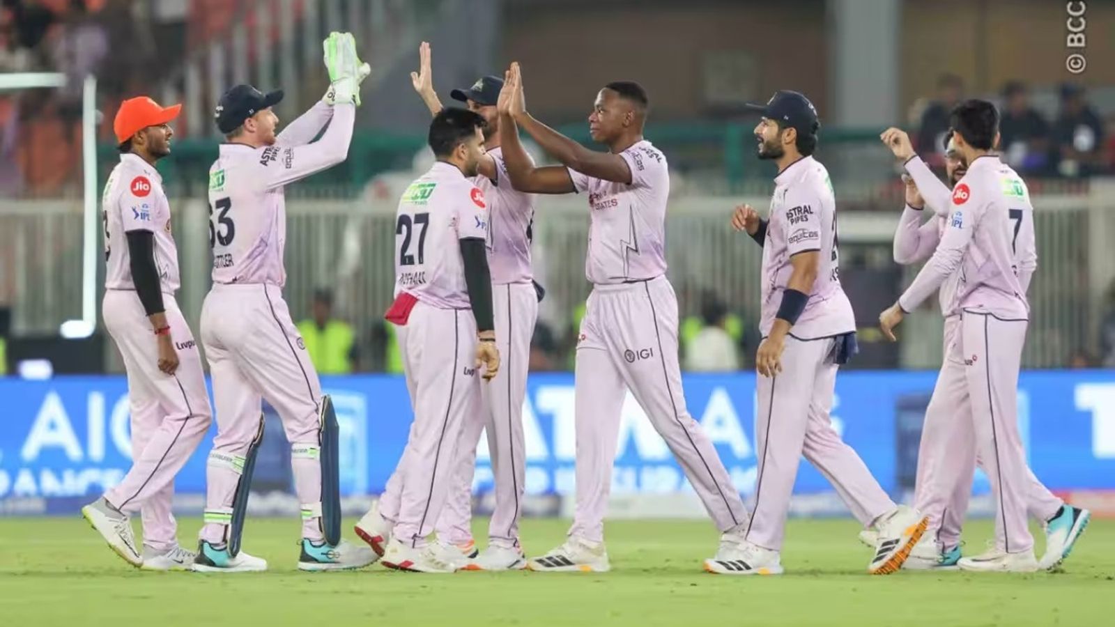 GT vs SRH : रबाडा-होल्डर के आगे 86 पर ढेर हैदराबाद, गुजरात ने नंबर 1 बनकर प्लेऑफ के लिए ठोका दावा गुजरात के खिलाड़ी