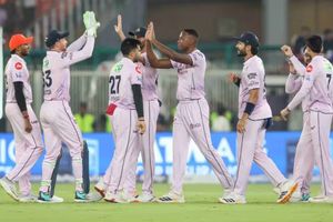 GT vs SRH : रबाडा-होल्डर के आगे 86 पर ढेर हैदराबाद, गुजरात ने नंबर 1 बनकर प्लेऑफ के लिए ठोका दावा SportsTak Hindi