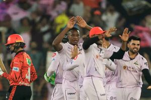 IPL 2026 Points Table : गुजरात ने हैदराबाद को हराने के साथ आरसीबी से छीना ताज, जानें अंकतालिका का हाल SportsTak Hindi