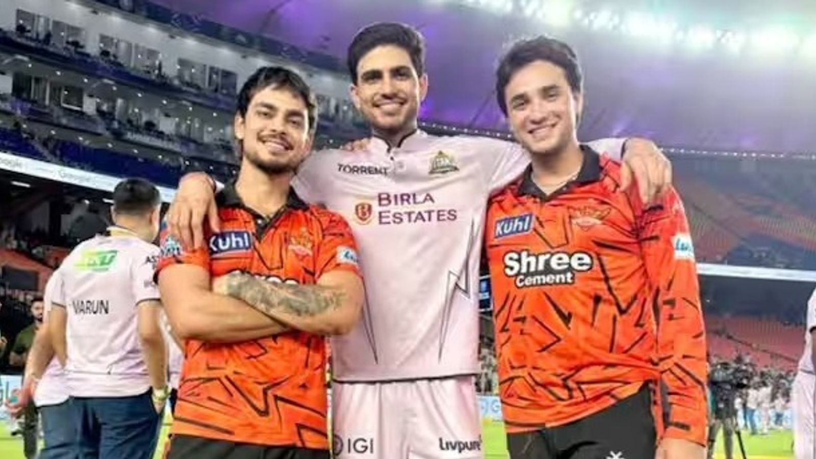 'दिल अब भी सच्चे और घर भी कच्चे', अभिषेक- इशान की SRH को 82 रन से हराने के बाद शुभमन गिल ने क्यों कहा ऐसा? शुभमन गिल ने सनराइजर्स हैदराबाद को ट्रोल किया. (PC: X)