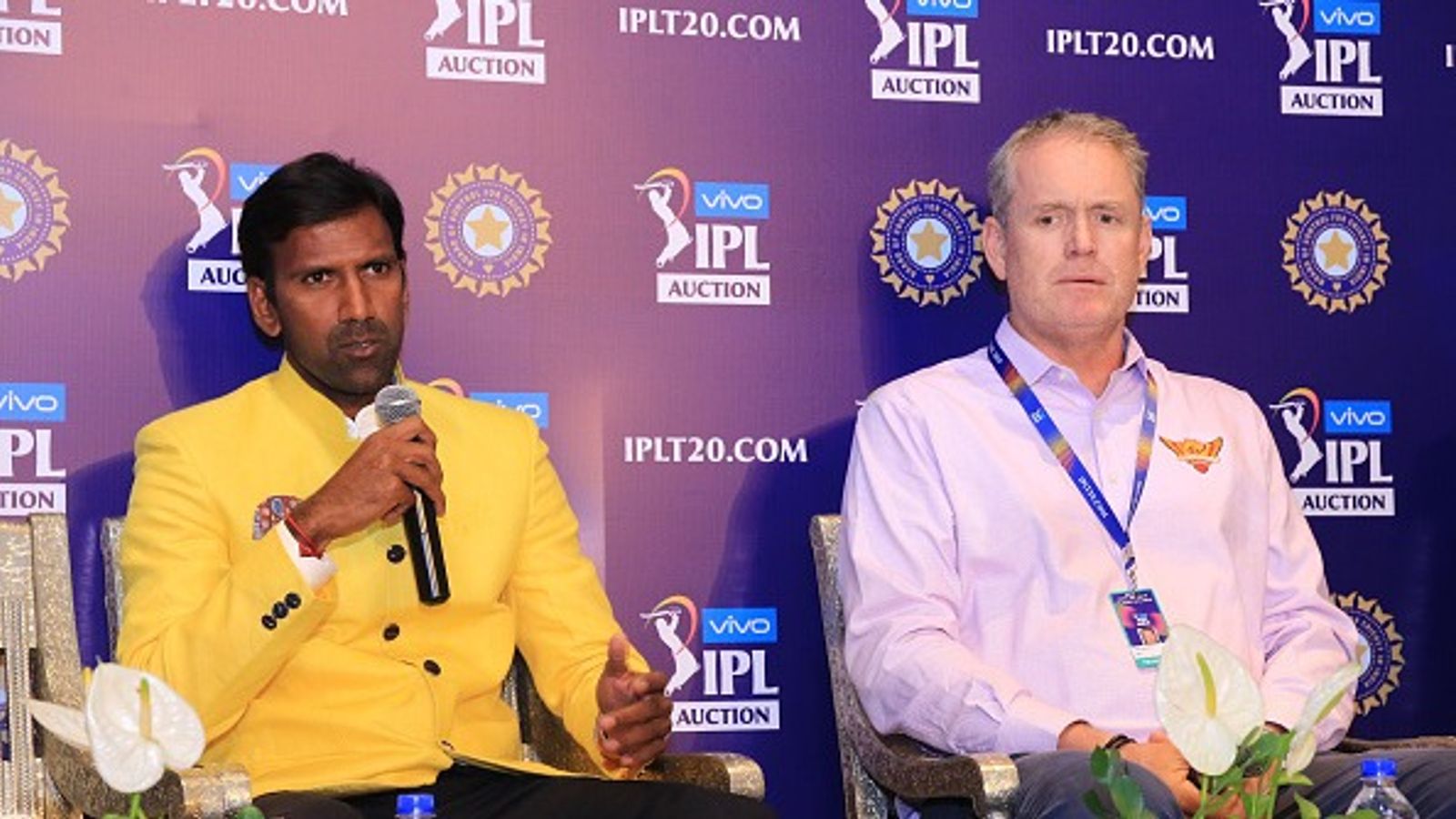 IPL के बाद CSK के पूर्व कोच और राजस्थान के खिलाड़ी को मिल सकती है नई नौकरी, BCCI जल्द करेगा ऐलान टॉम मूडी के साथ एक कार्यक्रम में लक्ष्मीपति बालाजी